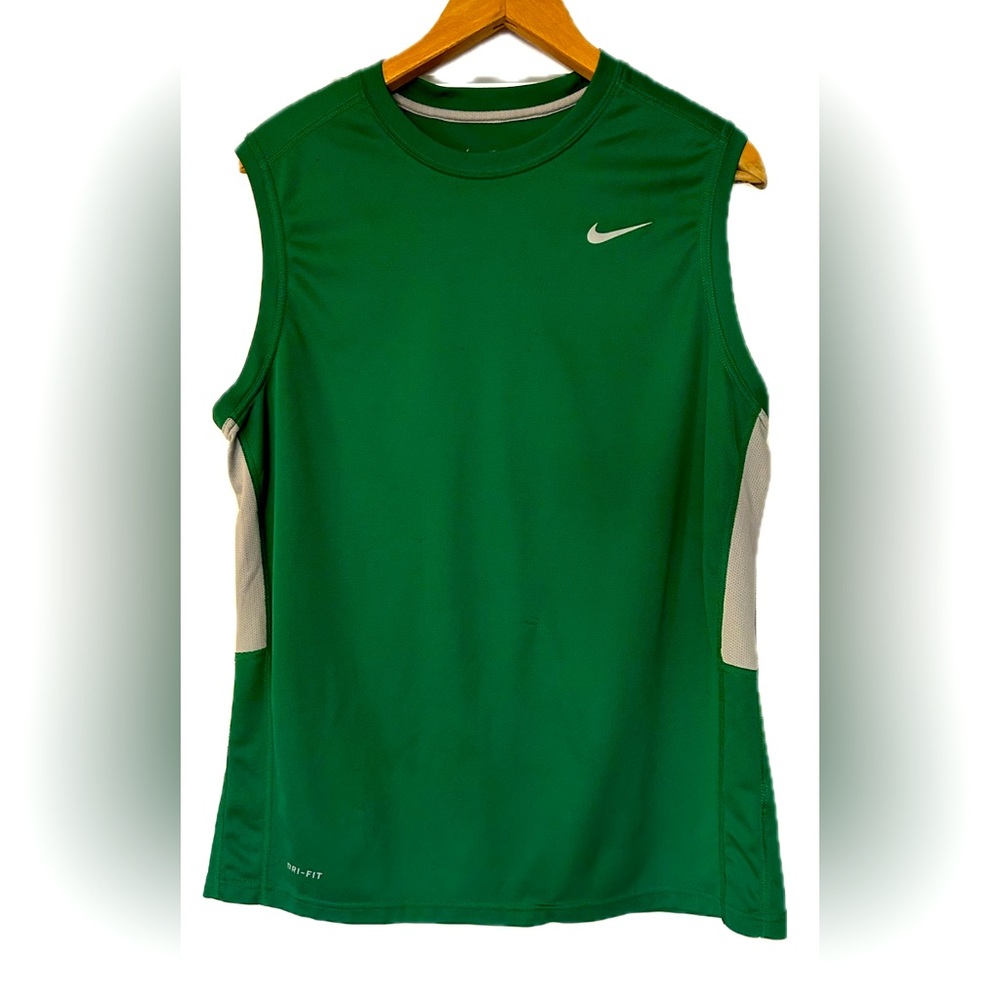 Nike Dri-Fit Legend Shirt. Size L